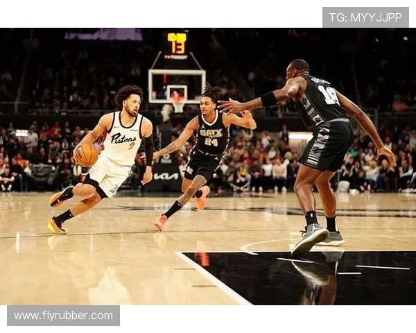 马刺与热火首场对决精彩回顾双方明星球员表现抢眼